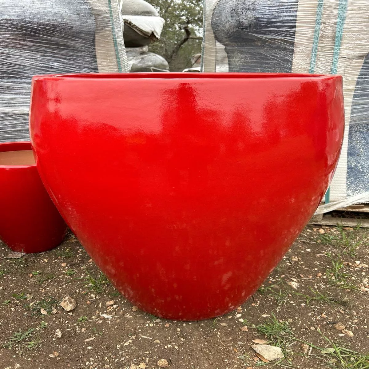 Bowed Smooth Planter – Red | 0225 | 24″L x 24″W x 29″H