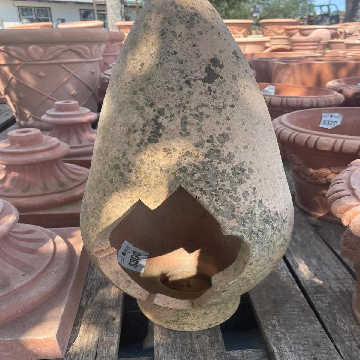 Italian broken leaning pot